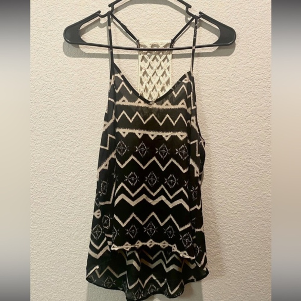 Rue 21 *flaw* Black and White Geometric Pattern Crochet Back Tank Top Size XL